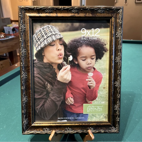 NWOT Antique-look heavy wooden wall/picture frame - Picture 1 of 7